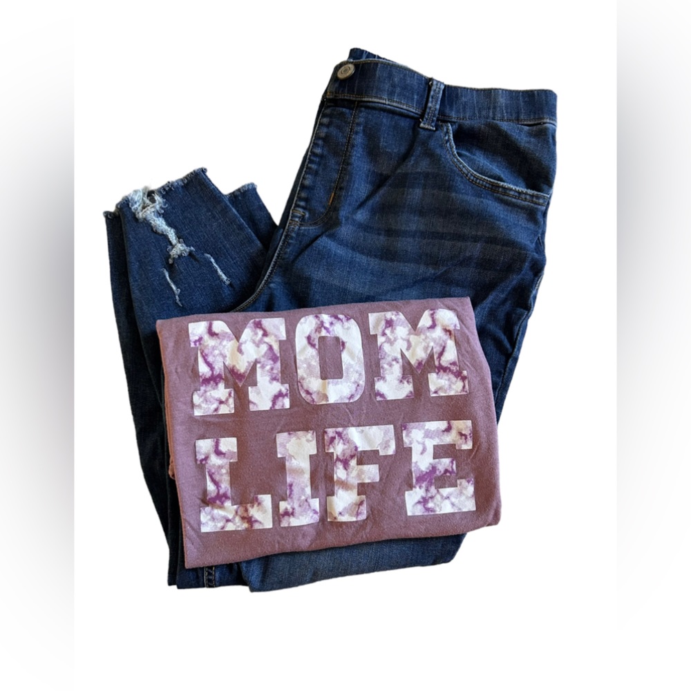 “Mom Life” T-Shirt